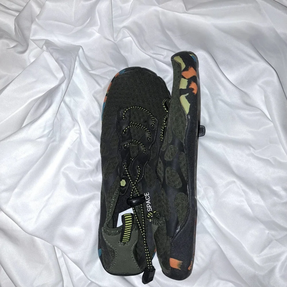 Sixspace overstock or